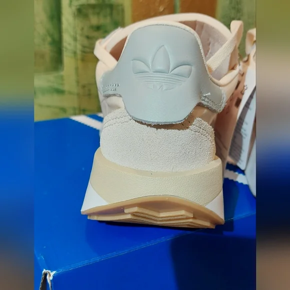 adidas Women’s Cream Sneakers with Pink Stripes and Gum Outsole - Picture 4 of 8